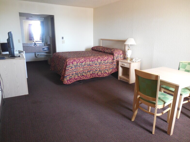 More Photos Of 10226 S 81 Hwy, Waukomis Hotel For Sale