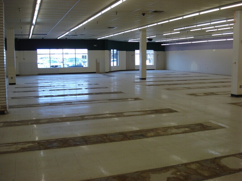 More Photos Of 1920 W Dimond Blvd, Anchorage Unknown For Lease