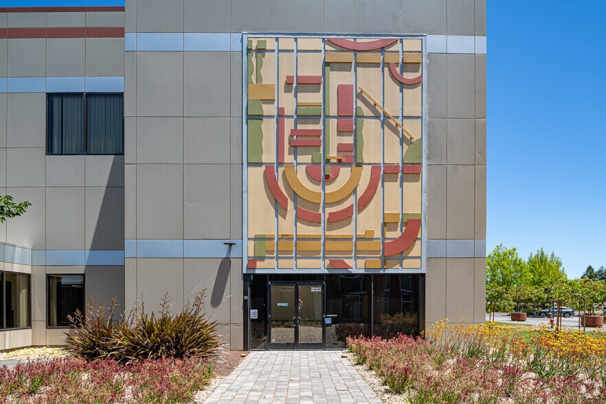 More Photos Of 1400 Valley House Dr, Rohnert Park Office For Lease