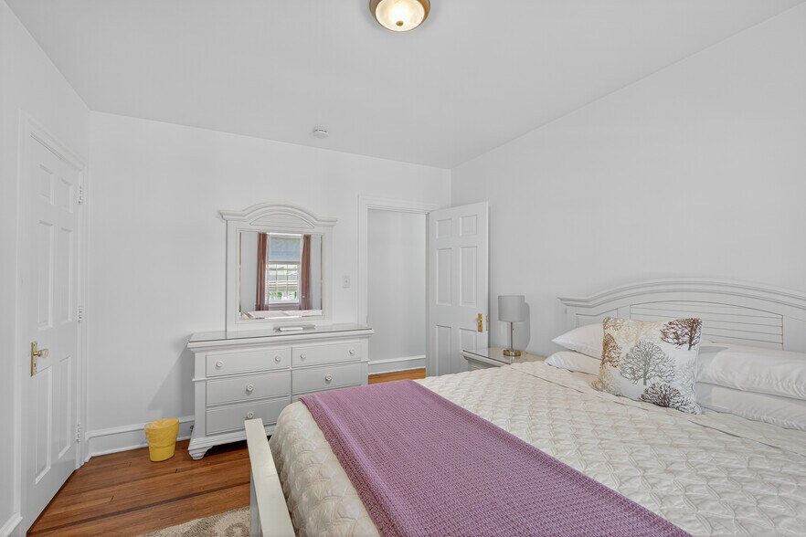 More Photos Of 51 N Main St, Manheim General Retail For Sale