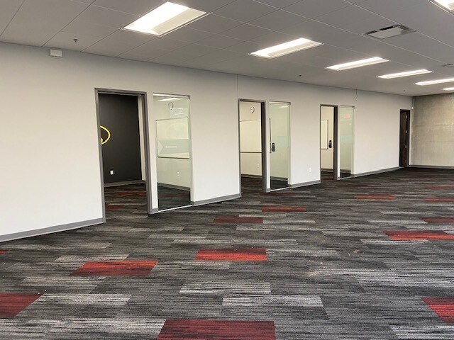 More Photos Of 8700-8720 Eagle Creek Pky, Savage Warehouse For Lease