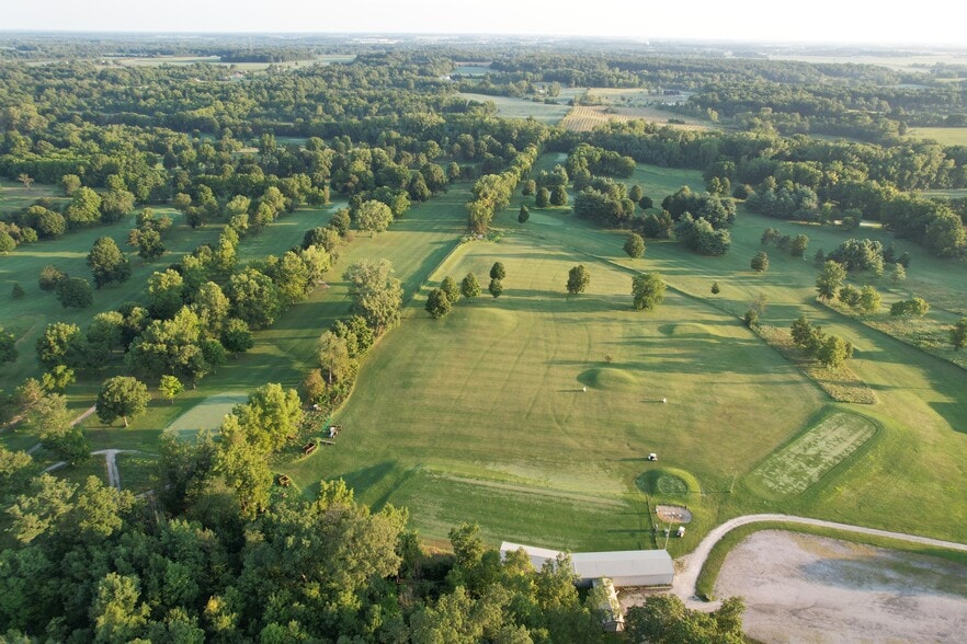 More Photos Of 7453 400 S, Marion Sports And Entertainment For Sale