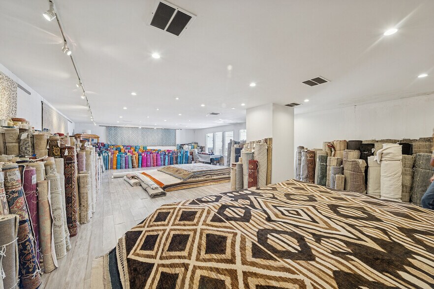 More Photos Of 666 N Robertson Blvd, West Hollywood Loft Creative Space For Sale