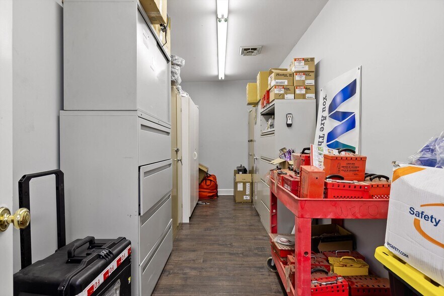 More Photos Of 1801 E 23rd St, Chattanooga Light Distribution For Lease