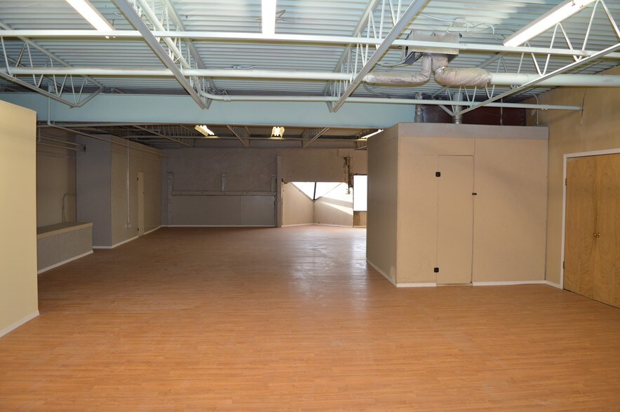 More Photos Of 9742-9774 54 Ave NW, Edmonton Showroom For Sale