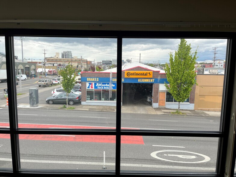 More Photos Of 712 SE Hawthorne Blvd, Portland Storefront Retail Office For Lease