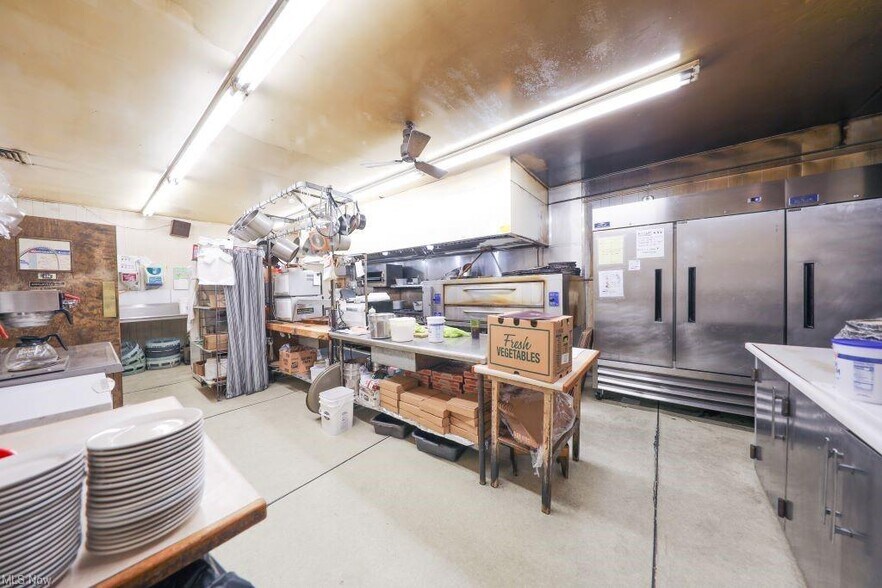 More Photos Of 387 S Broadway Ave, Salem Restaurant For Sale