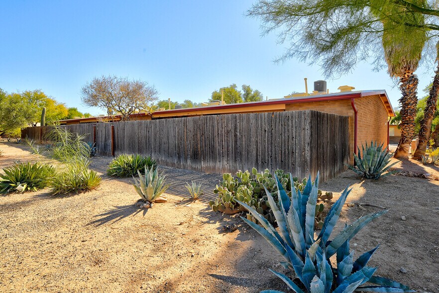 More Photos Of 2770 N Goyette Ave, Tucson Apartments For Sale