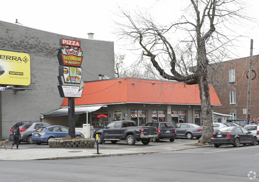 Primary Photo Of 3855 Rue Sainte-Catherine E, Montréal General Retail For Sale