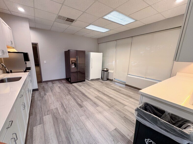 More Photos Of 6020 NW 4th Pl, Gainesville General Retail For Lease