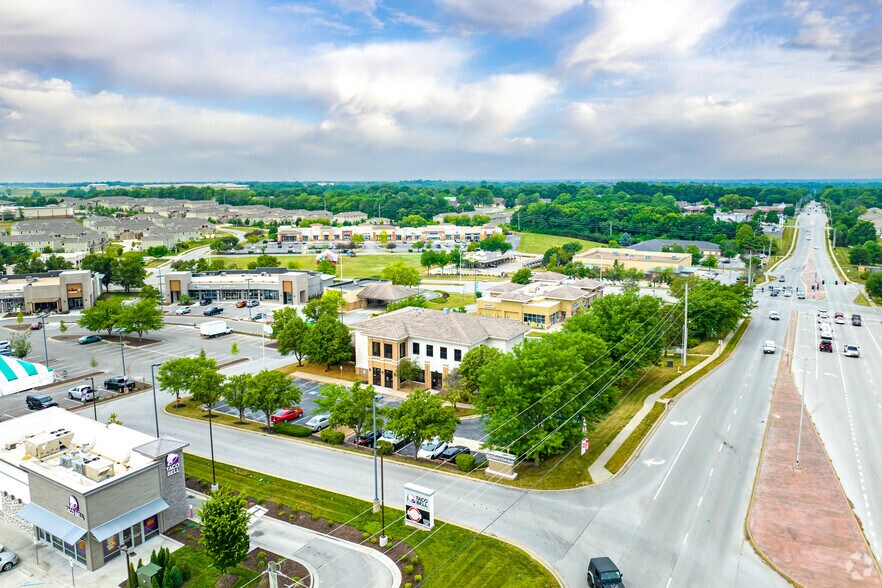 More Photos Of 831 NE Woods Chapel Rd, Lee's Summit Office For Lease