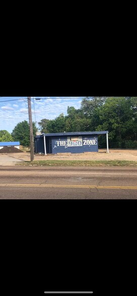 More Photos Of 902 University Blvd, Jackson Freestanding For Lease