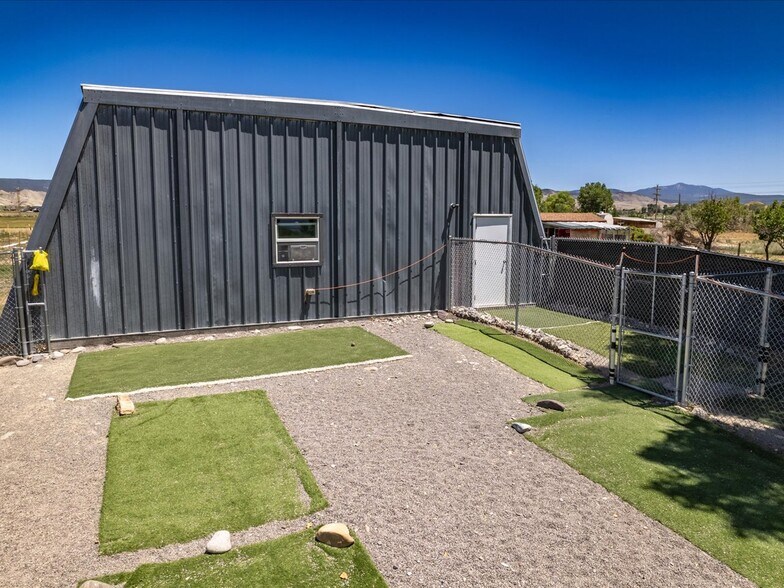 More Photos Of 13989 6900 Rd, Montrose Veterinarian Kennel For Sale