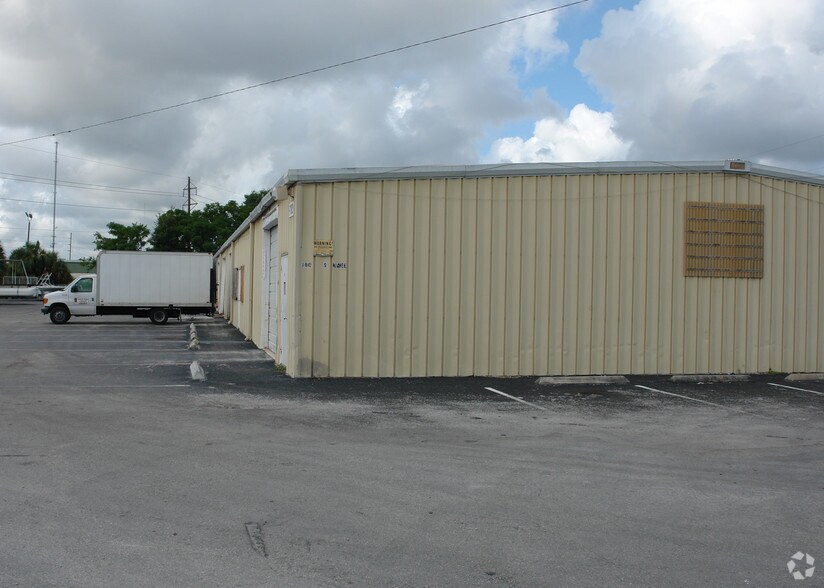 More Photos Of 700 S Milwee St, Longwood Warehouse For Lease