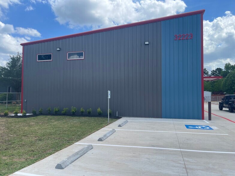 Primary Photo Of 32223 Tamina Rt, Magnolia Flex For Lease