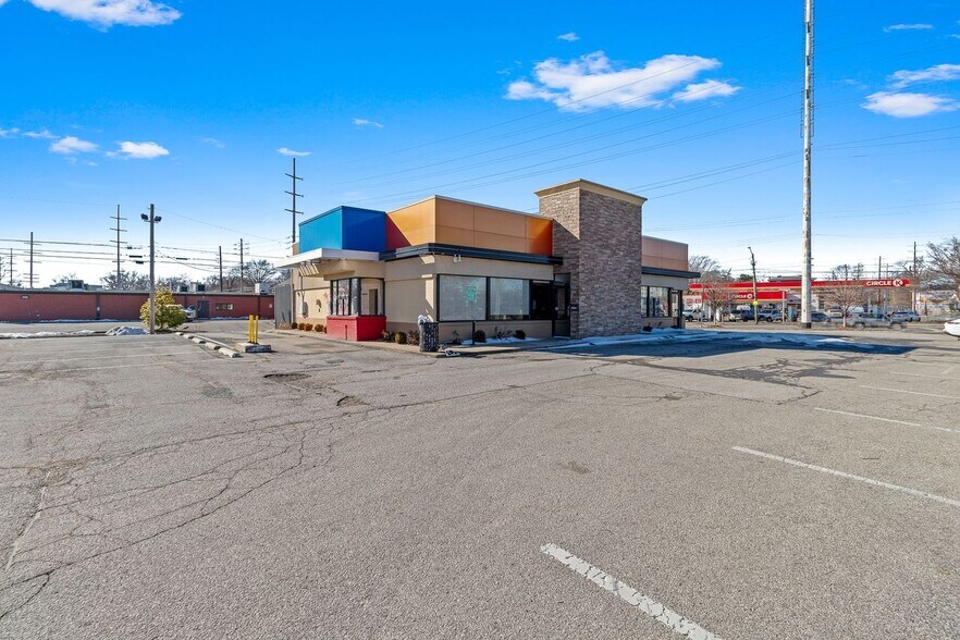 Primary Photo Of 2058 Portland Ave, Louisville Freestanding For Lease