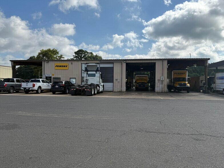 Primary Photo Of 6890 Bert Kouns Industrial Loop, Shreveport Distribution For Lease