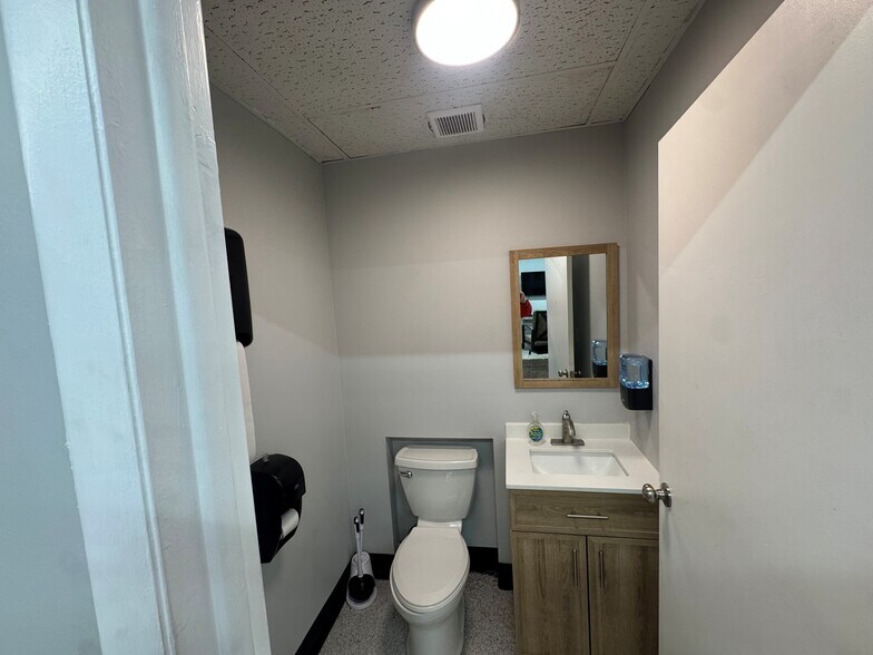 More Photos Of 5551-5553 Webster St, Dayton Warehouse For Sale