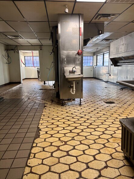 More Photos Of 1304 Chico Hwy, Bridgeport General Retail For Sale