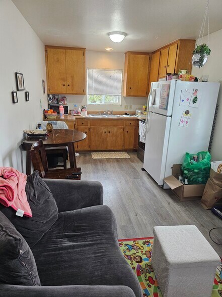 More Photos Of 702 SE 9th St, Grants Pass Apartments For Sale
