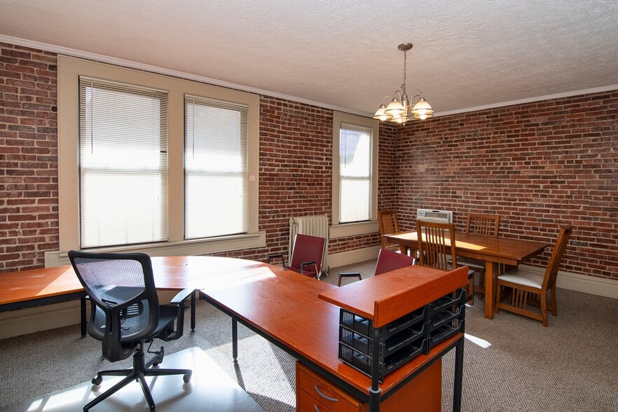 More Photos Of 207 S Heber St, Beckley Office For Sale
