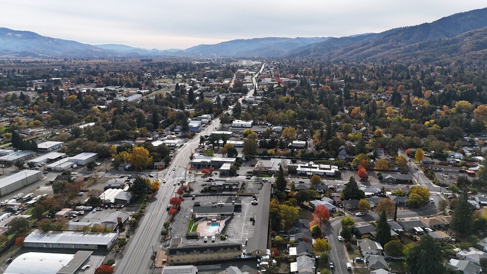 More Photos Of 1040 N State St, Ukiah Storefront Retail Office For Sale