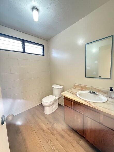 More Photos Of 45-588 Kamehameha Hwy, Kaneohe Storefront Retail Office For Lease