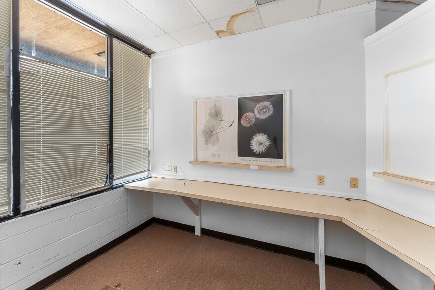 More Photos Of 1962 O'Neal Ln, Baton Rouge Freestanding For Sale