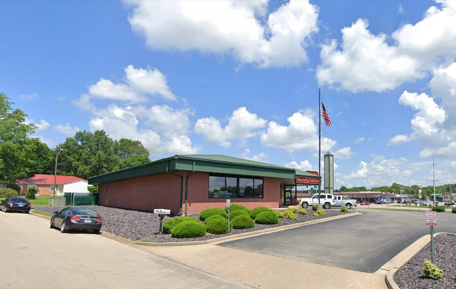 More Photos Of 14-26 W Karsch Blvd, Farmington Freestanding For Lease