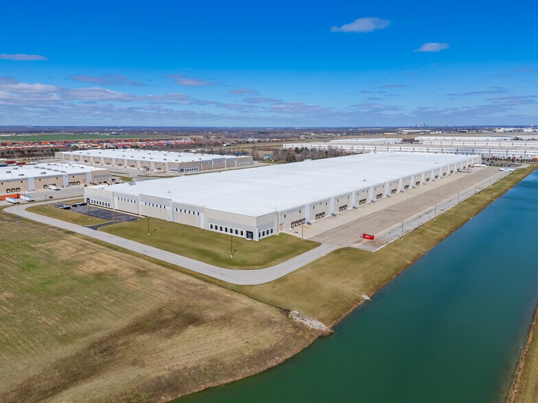 More Photos Of 3780 Tradeport Ct, Lockbourne Distribution For Lease