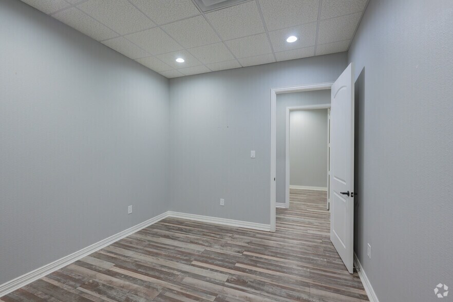 More Photos Of 2910 Edith Ln, Haltom City Light Manufacturing For Sale