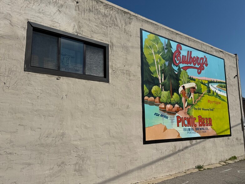 More Photos Of 312 Dewitt St, Portage General Retail For Sale