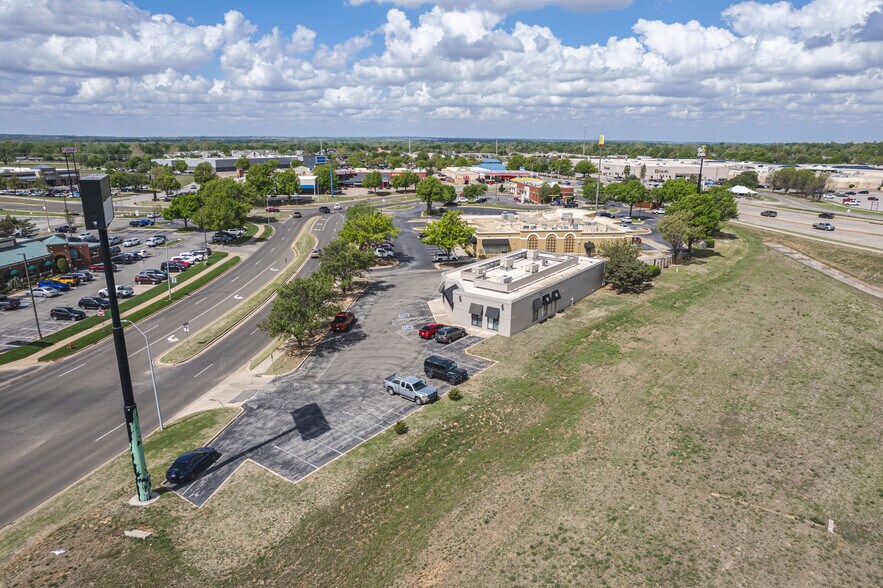 More Photos Of 129 Ed Noble Pky, Norman Freestanding For Lease