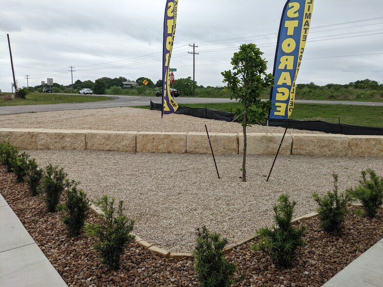 More Photos Of 105 Schumanns Beach Rd, New Braunfels Office For Lease