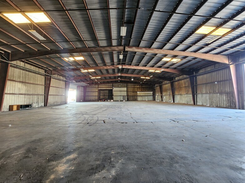 More Photos Of 351 Scottys Way, Bowling Green Service For Sale