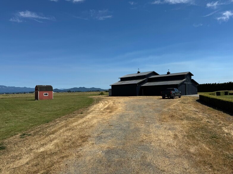 More Photos Of 14285 Laconner Whitney rd, Mount Vernon General Retail For Lease