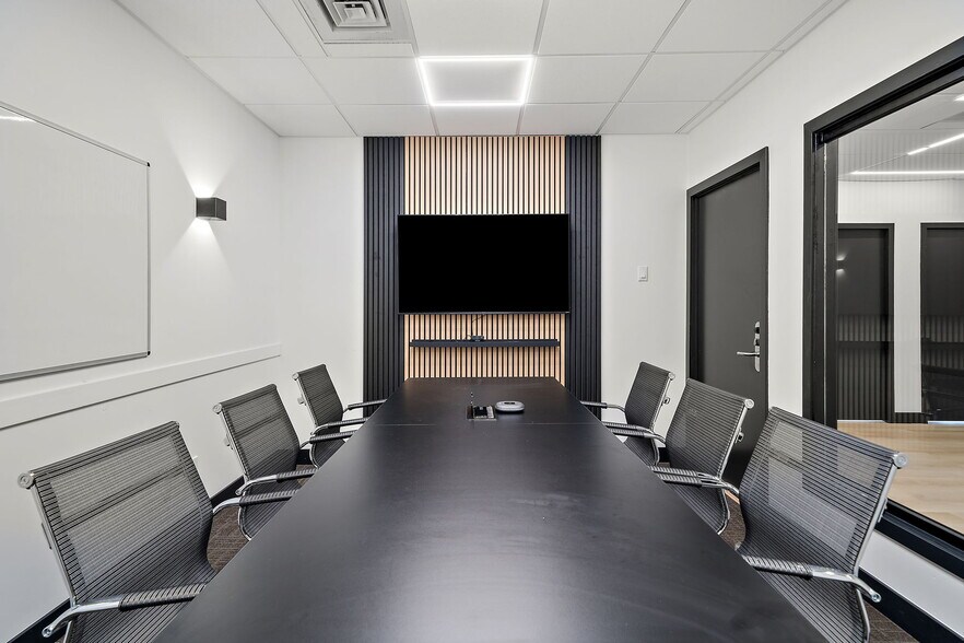 More Photos Of 3131 Boul de la Concorde E, Laval Coworking Space