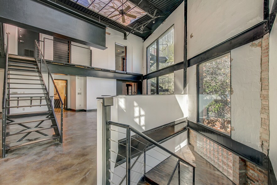 More Photos Of 1801 Laws St, Dallas Office Residential For Lease