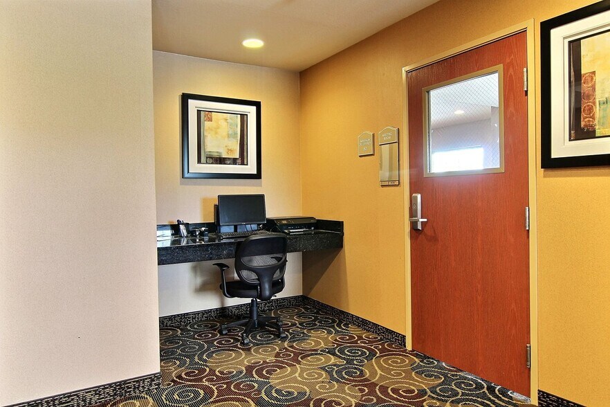 More Photos Of 2304 Sahlstrom Dr, Crookston Hotel For Sale