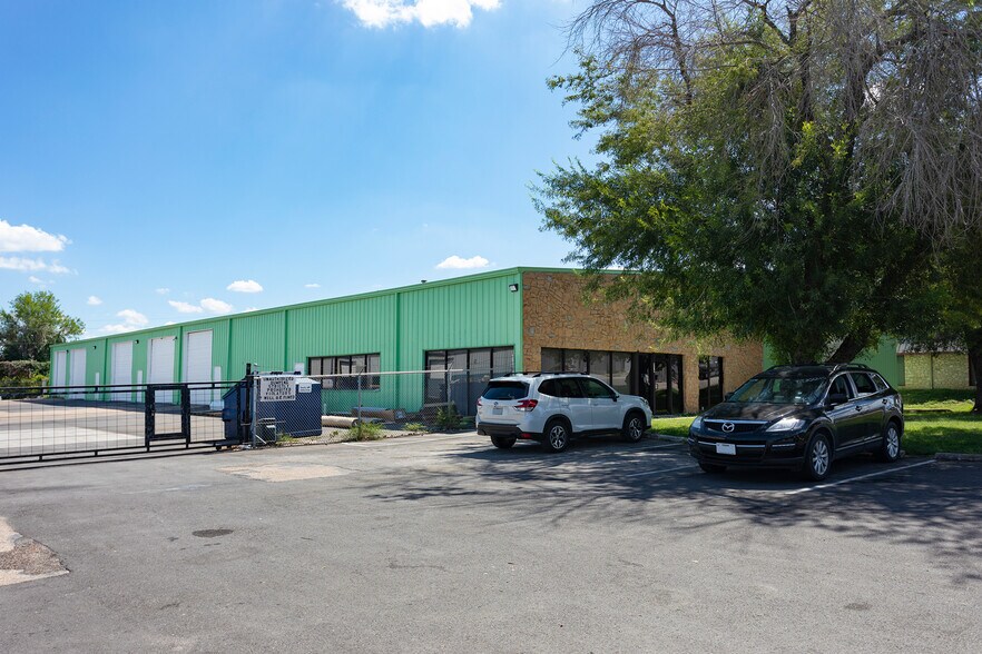 More Photos Of 4204-4210 Felter, Austin Unknown For Lease