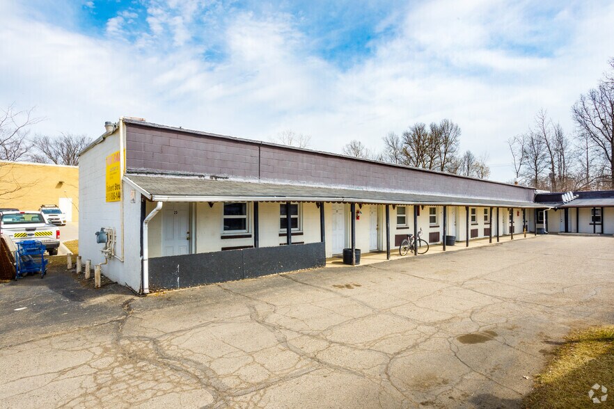 More Photos Of 27527 Telegraph Rd, Flat Rock Hotel For Sale