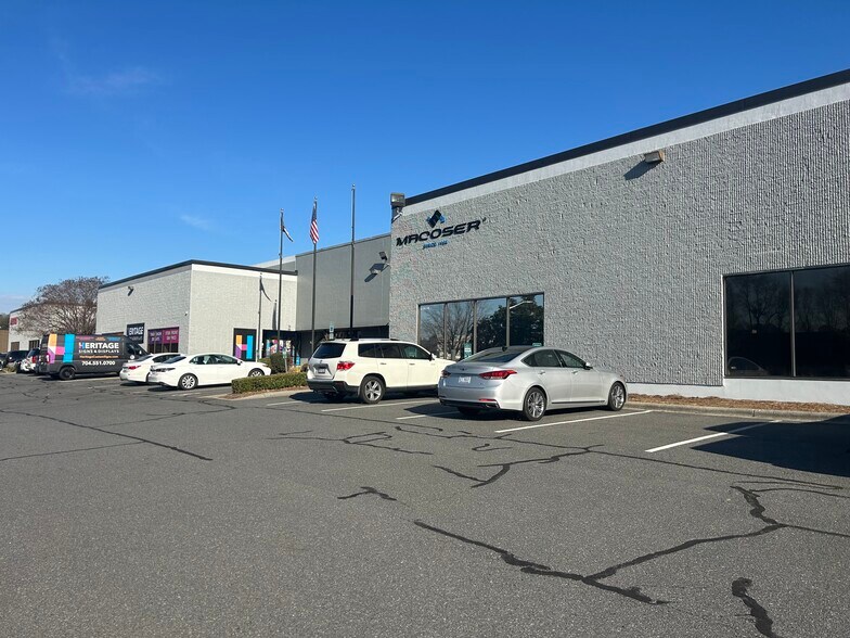 More Photos Of 2748 Interstate St, Charlotte Unknown For Lease