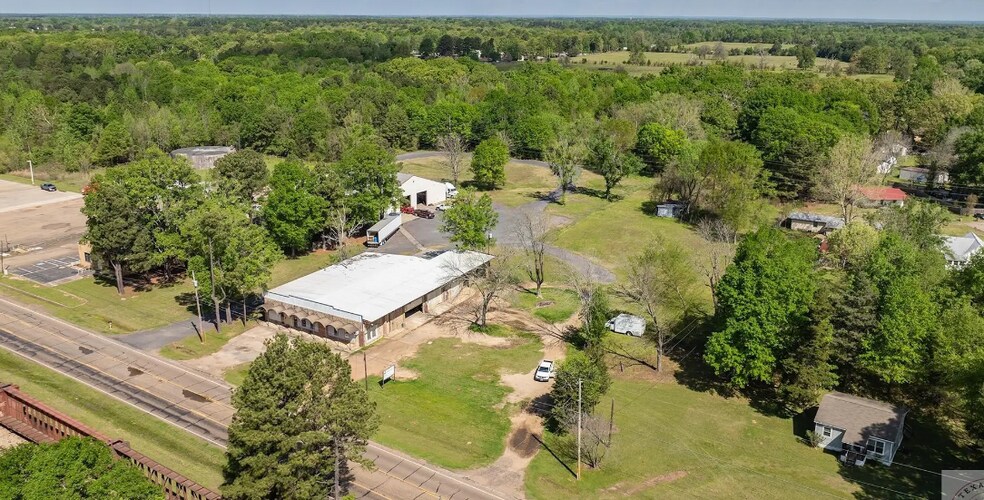 More Photos Of 1605 E Avenue A, Hooks Warehouse For Sale