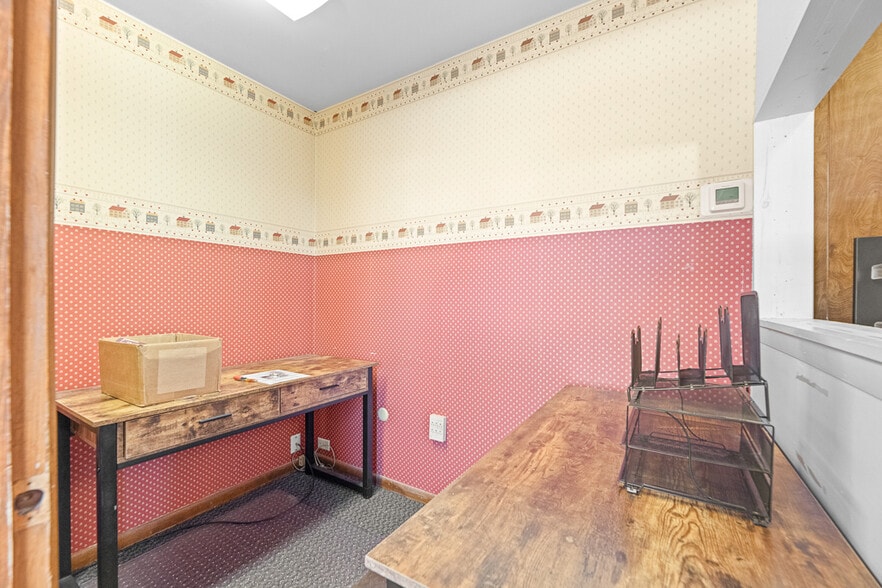 More Photos Of 293 N Ellsworth Ave, Salem Medical For Sale