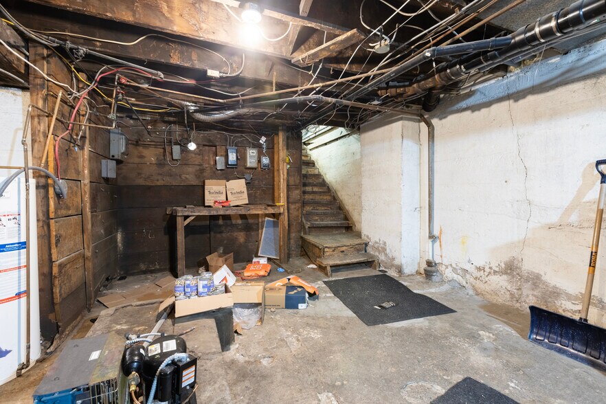 More Photos Of 1099-1101 Wellington St W, Ottawa General Retail For Lease