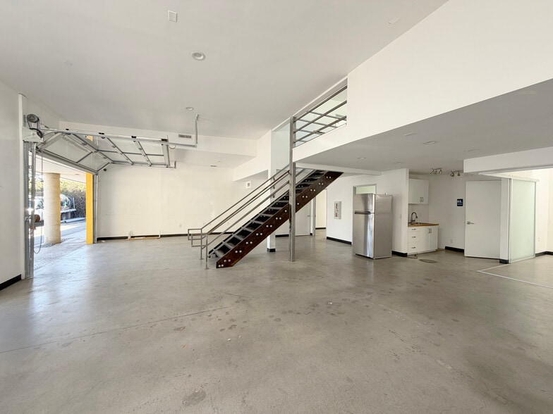 More Photos Of 3767 Overland Ave, Los Angeles Loft Creative Space For Lease