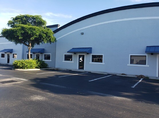 Primary Photo Of 7863 Drew Cir, Fort Myers Warehouse For Lease