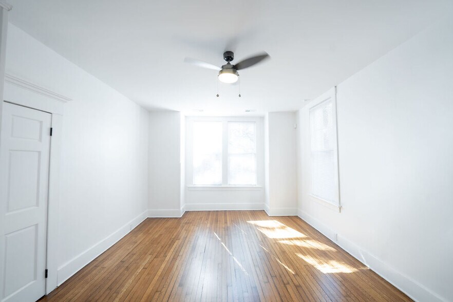 More Photos Of 306 E Victory Dr, Savannah Apartments For Sale
