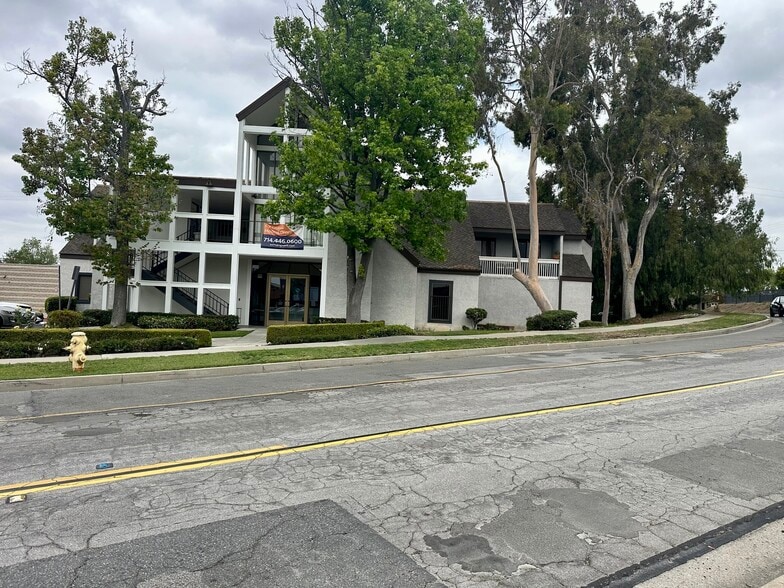 More Photos Of 270 Laguna Rd, Fullerton Office For Lease
