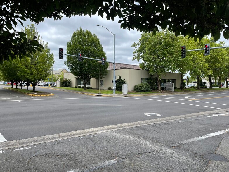 More Photos Of 1970 SE 14th Ave, Albany Medical For Lease